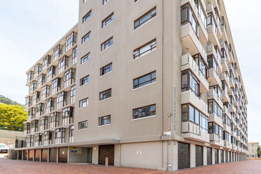 To Let 1 Bedroom Property for Rent in Green Point Western Cape